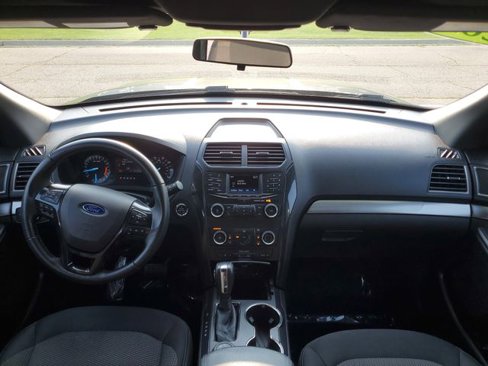 Used 2018 Ford Explorer XLT image 27
