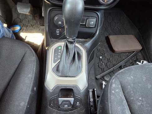 Used 2015 Jeep Renegade Latitude w/ Popular Equipment Group image 26
