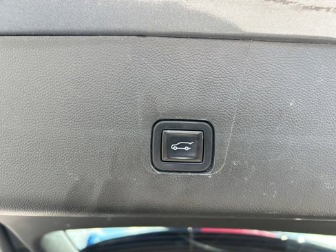 Used 2020 Chevrolet Traverse LT image 36