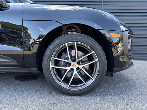 Certified 2025 Porsche Macan image 8