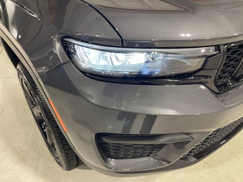 New 2025 Jeep Grand Cherokee Altitude image 14