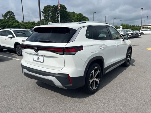 New 2025 Volkswagen Tiguan SE image 3