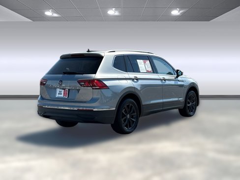 Used 2024 Volkswagen Tiguan SE image 8