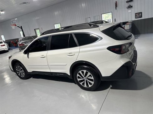 Used 2020 Subaru Outback Premium image 5