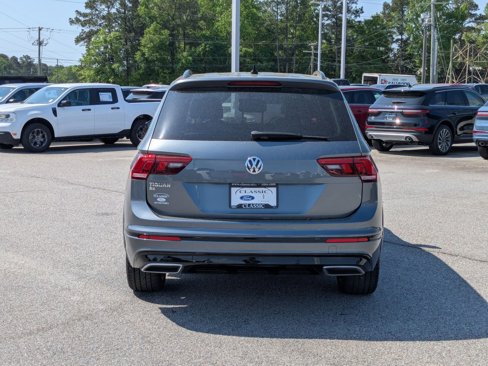 Used 2021 Volkswagen Tiguan SE R-Line image 6