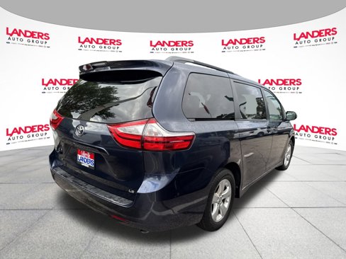 Used 2018 Toyota Sienna LE image 2