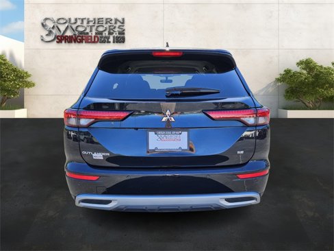 Used 2024 Mitsubishi Outlander SE image 5