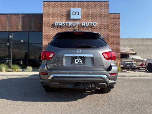 Used 2017 Nissan Pathfinder Platinum image 7