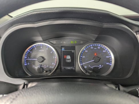 Used 2017 Toyota Highlander LE image 11