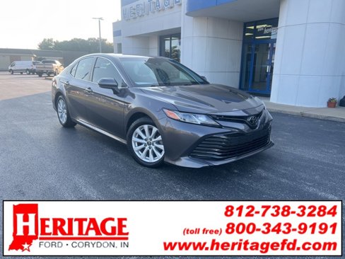 Used 2018 Toyota Camry LE image 1