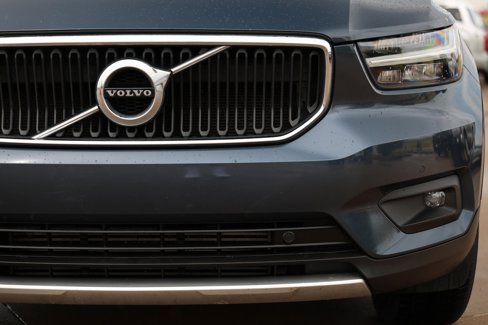 Used 2022 Volvo XC40 T5 Momentum image 9