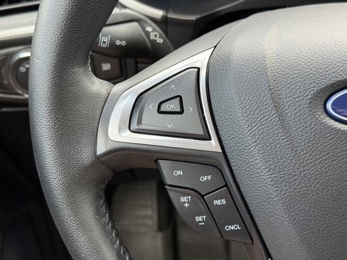 Used 2019 Ford Edge SEL image 32