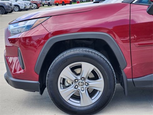 Used 2022 Toyota RAV4 XLE image 9