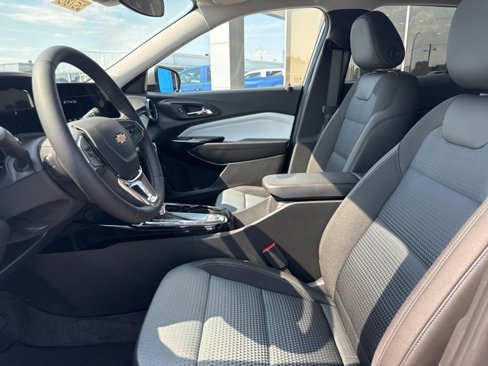 New 2025 Chevrolet Trax LT image 11