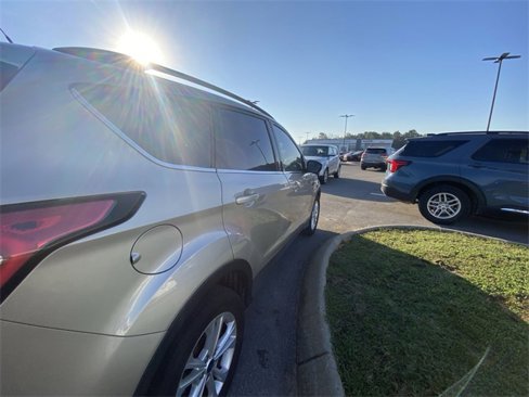 Used 2018 Ford Escape SE w/ SE Sync 3 Package image 9