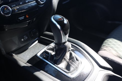Used 2018 Nissan Rogue SV image 31