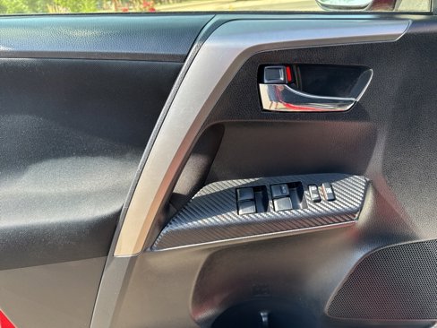 Used 2015 Toyota RAV4 XLE image 19