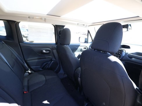 New 2023 Jeep Renegade Latitude w/ Sun & Fun Group image 17