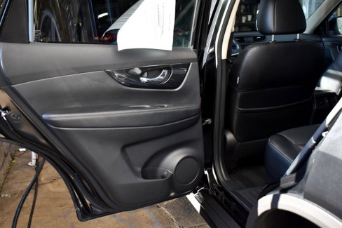 Used 2018 Nissan Rogue SL w/ Premium Package image 38