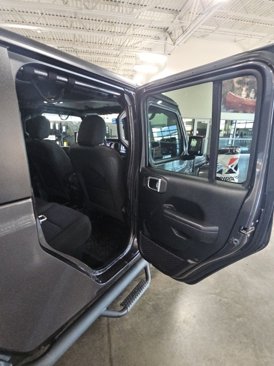 Used 2021 Jeep Gladiator Sport image 32