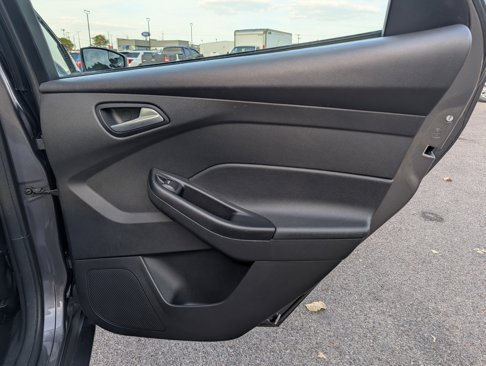 Used 2014 Ford Focus SE w/ SE Winter Package image 29