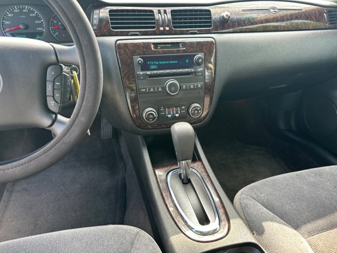 Used 2015 Chevrolet Impala LT w/ LT Sunroof Package image 28