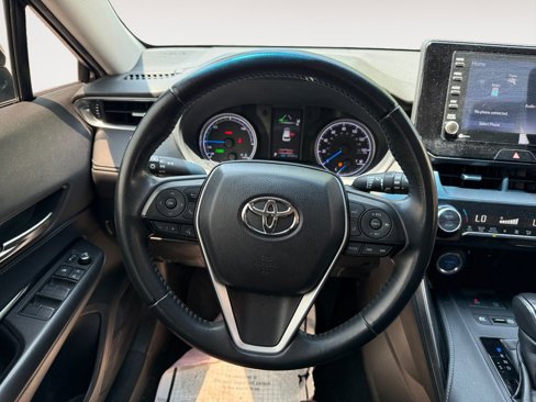Certified 2022 Toyota Venza LE image 12