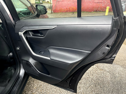 Used 2021 Toyota RAV4 LE image 17