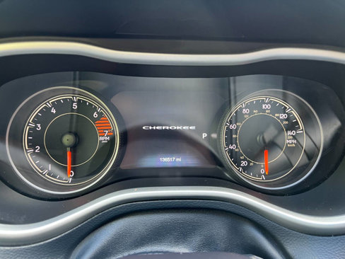 Used 2017 Jeep Cherokee Limited image 30