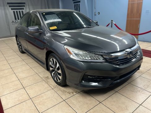 Used 2017 Honda Accord Touring image 6
