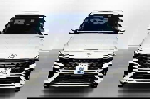 Used 2024 Hyundai Elantra SE image 2