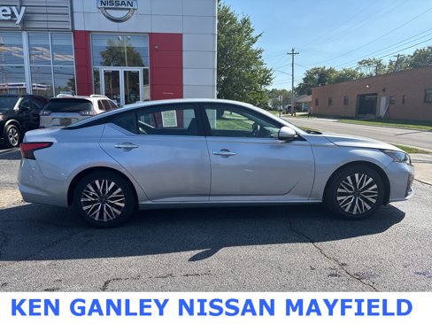 Used 2023 Nissan Altima 2.5 SV image 8