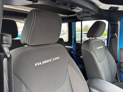 Used 2015 Jeep Wrangler Unlimited Rubicon w/ Connectivity Group image 14