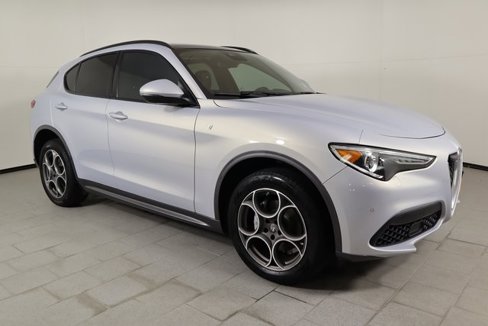 Used 2022 Alfa Romeo Stelvio Ti image 3
