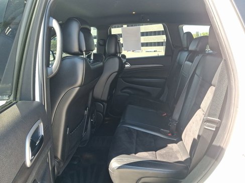 Used 2018 Jeep Grand Cherokee Altitude image 12