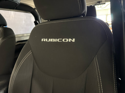 Used 2016 Jeep Wrangler Rubicon w/ Power Convenience Group image 10