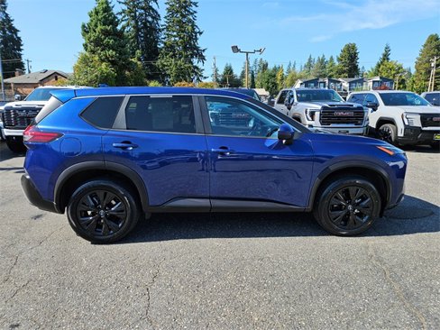 Used 2023 Nissan Rogue SV image 2