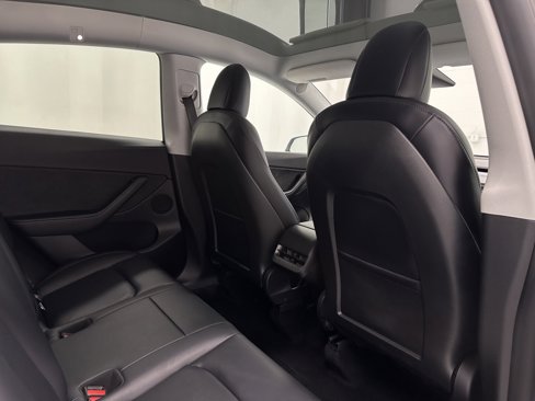 Used 2021 Tesla Model Y Long Range image 18