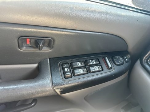 Used 2002 Chevrolet Tahoe LS w/ 3rd Row Seat Pkg image 22