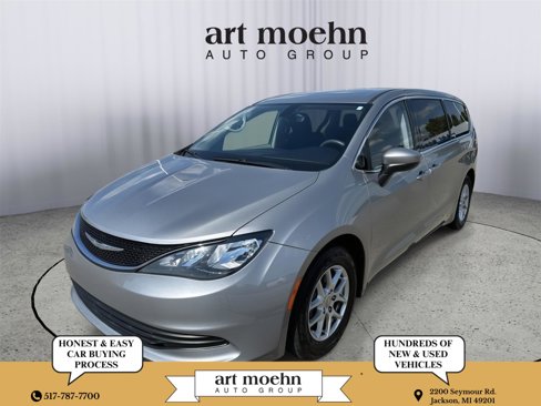 Used 2017 Chrysler Pacifica Touring image 1