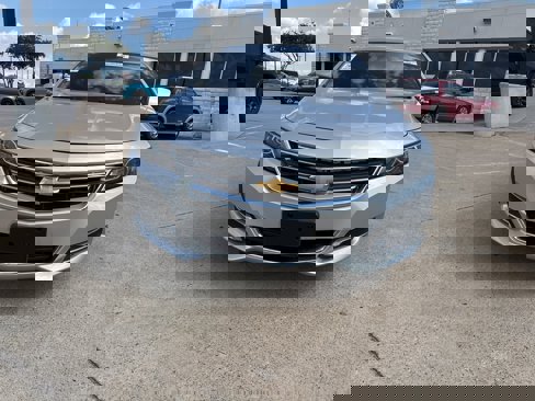 Used 2016 Chevrolet Impala LT image 2