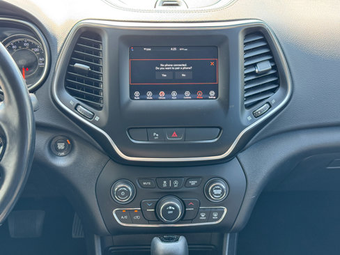 Used 2020 Jeep Cherokee Latitude Plus image 27