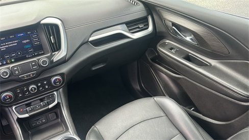 Used 2024 GMC Terrain SLT image 25