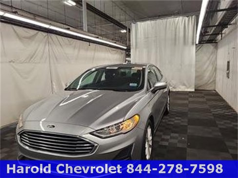 Used 2020 Ford Fusion SE image 1