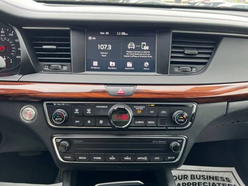Used 2017 Kia Cadenza Premium image 16
