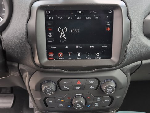 Used 2021 Jeep Renegade Latitude w/ Luxury Group I image 20