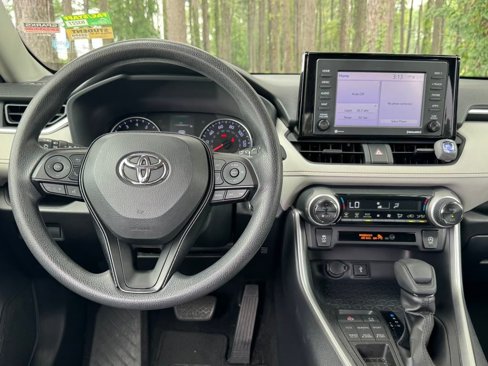 Used 2020 Toyota RAV4 XLE image 3