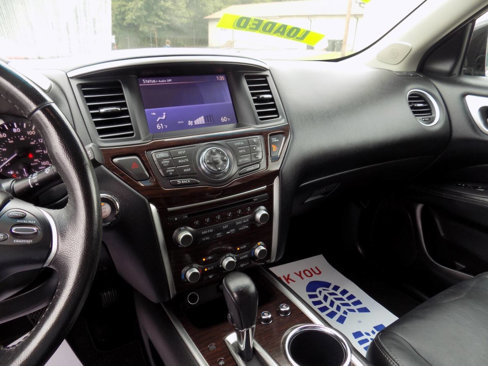 Used 2013 Nissan Pathfinder Platinum image 17