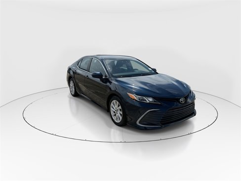 Used 2021 Toyota Camry LE image 2