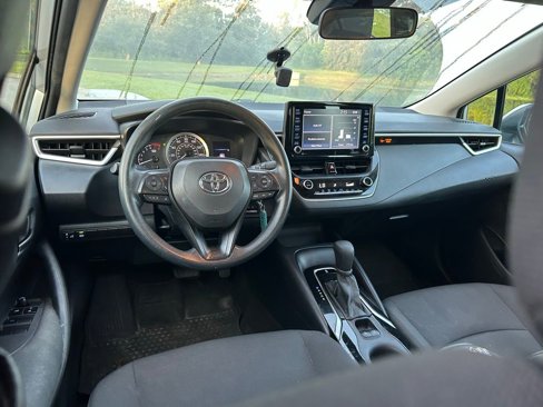 Used 2022 Toyota Corolla LE image 12